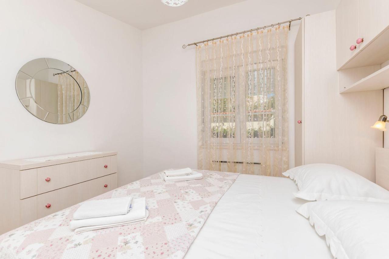 Apartments Maja Trogir Eksteriør bilde